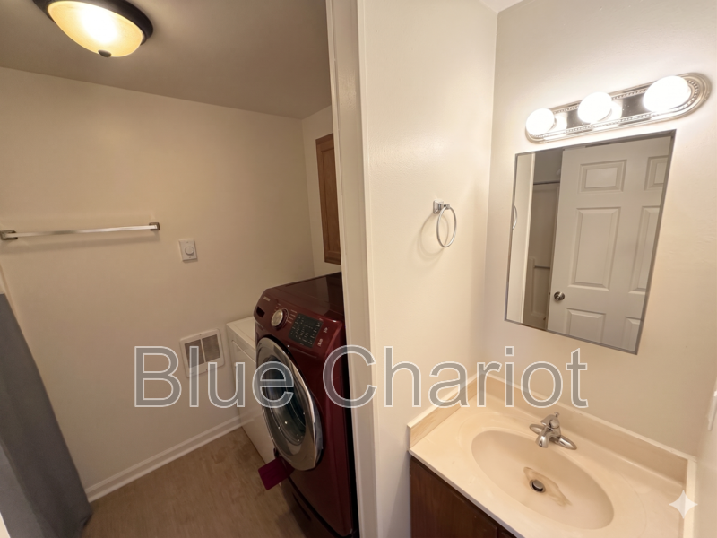 502 Raynor St - Photo 5 of 12