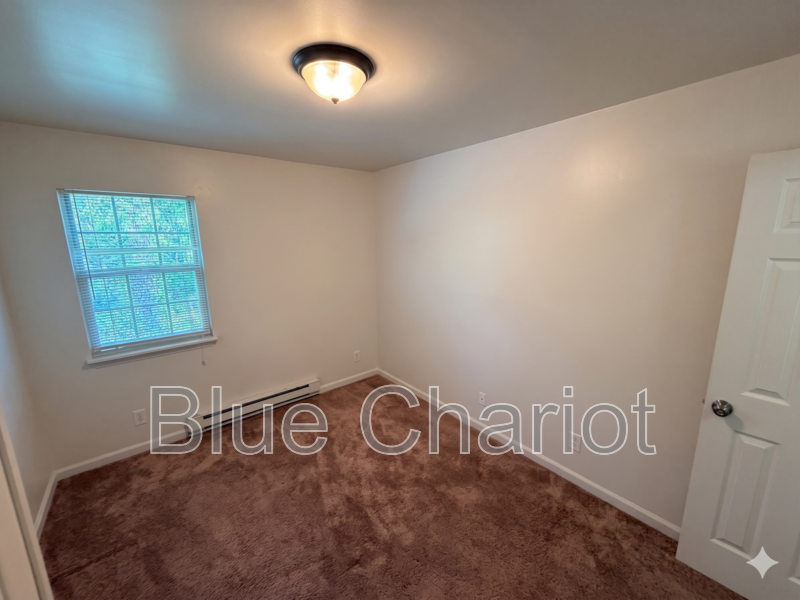 502 Raynor St - Photo 7 of 12