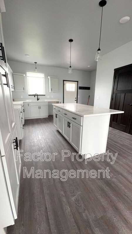3110 Noble Dr - Photo 4 of 12
