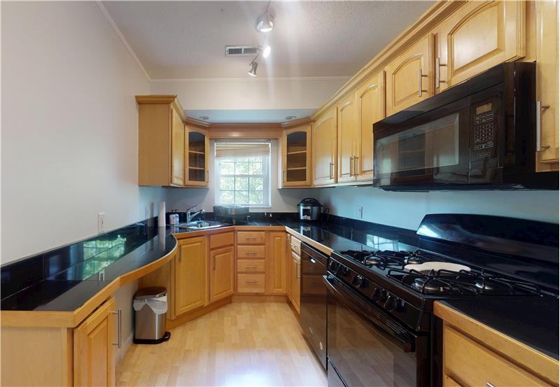 133 Lake Shore Rd #4 - Photo 6 of 14
