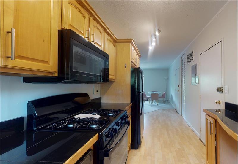 133 Lake Shore Rd #4 - Photo 7 of 14