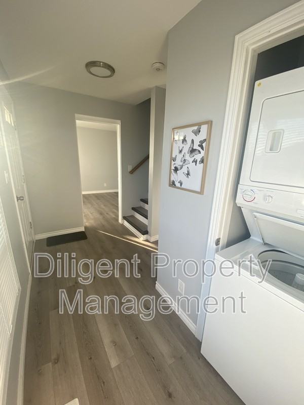260 Lansdowne St W - Photo 3 of 17