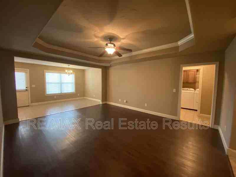 2411 S 11th Pl - Photo 4 of 17