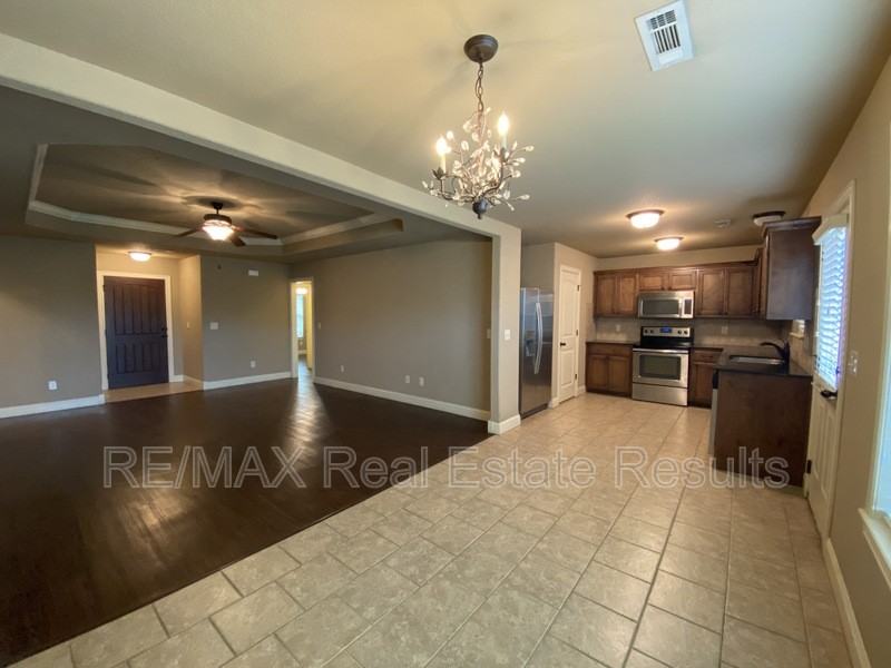 2411 S 11th Pl - Photo 5 of 17