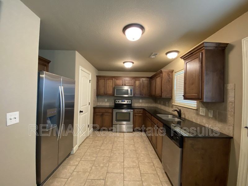 2411 S 11th Pl - Photo 6 of 17