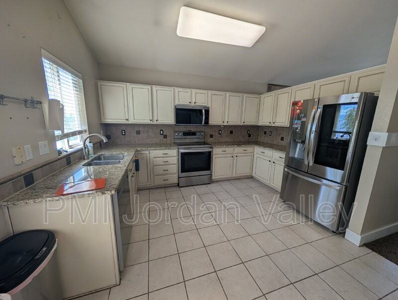 14392 S Dreamfield Dr - Photo 4 of 15