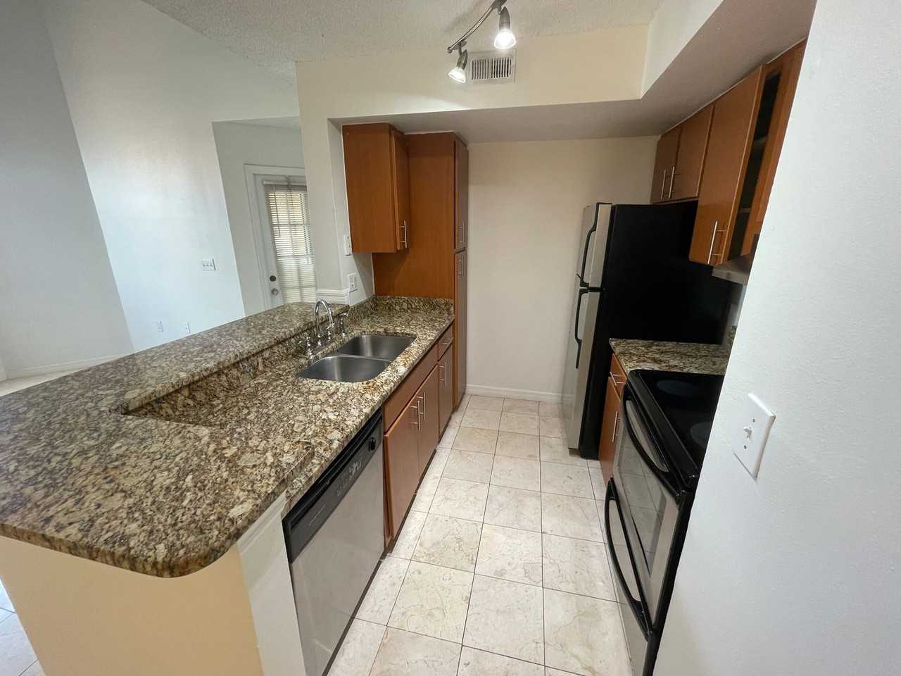 409 Fountainhead Cir #234 - Photo 4 of 21