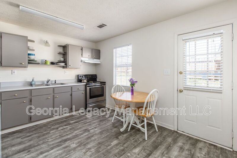 1852 Faulkner Dr - Photo 5 of 26