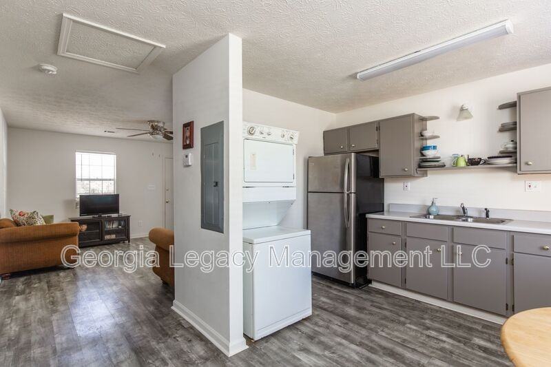 1852 Faulkner Dr - Photo 7 of 26