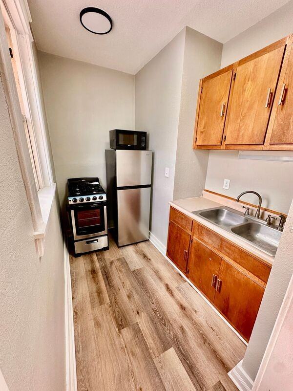 208 S 9th St #3 - Photo 2 of 10