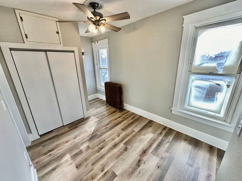 208 S 9th St #3 - Photo 4 of 10