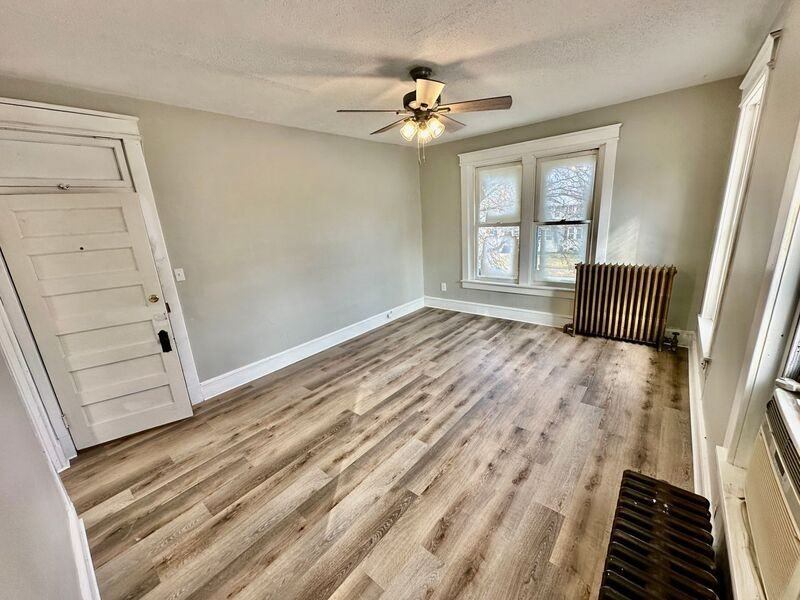 208 S 9th St #3 - Photo 5 of 10