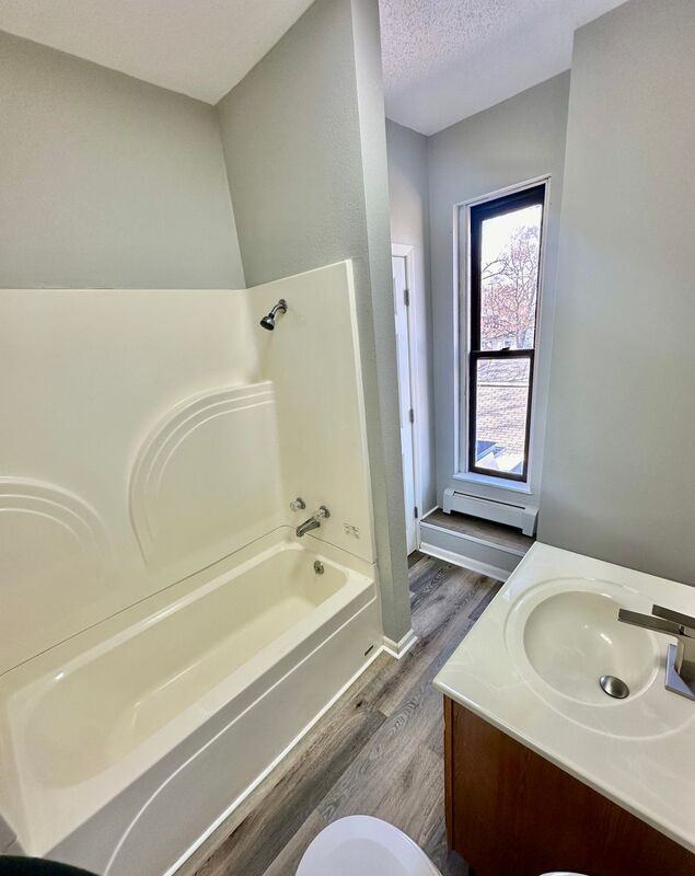 208 S 9th St #3 - Photo 7 of 10