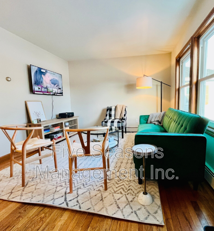 358 N Winooski Ave - Photo 2 of 16