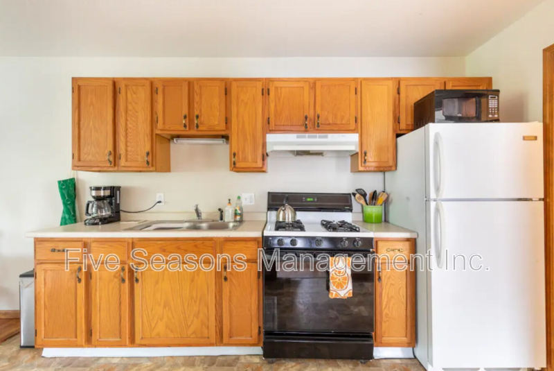358 N Winooski Ave - Photo 3 of 16