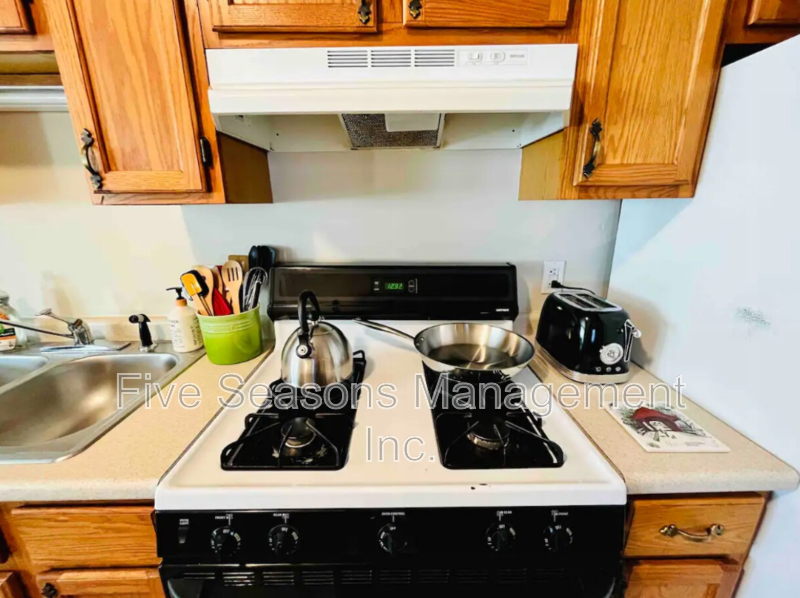358 N Winooski Ave - Photo 4 of 16