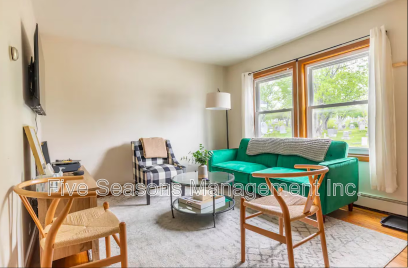 358 N Winooski Ave - Photo 6 of 16