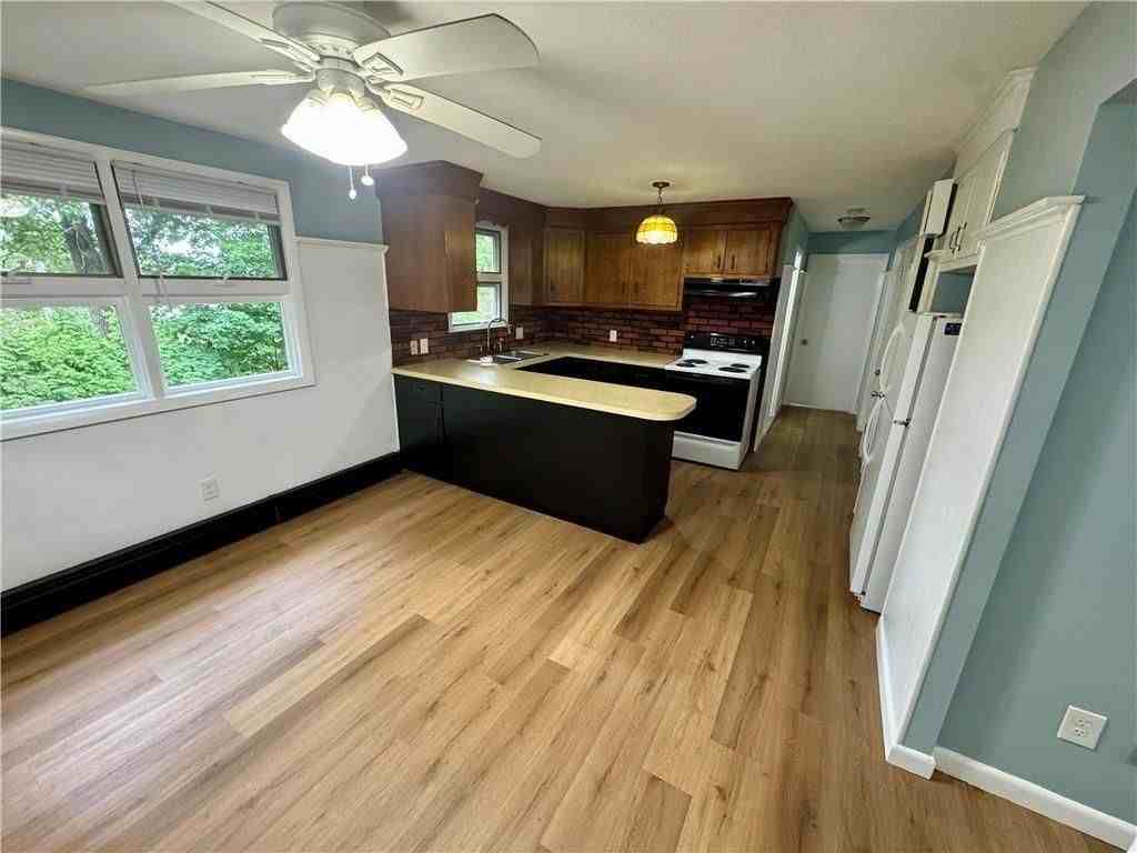 75 Hobson Ave - Photo 3 of 6