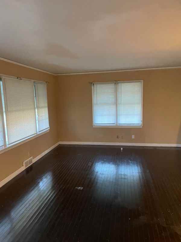7228 Tracy Ave - Photo 4 of 6