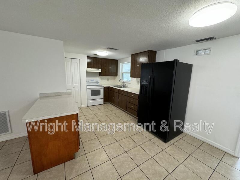 7639 Jasmine Blvd - Photo 5 of 24