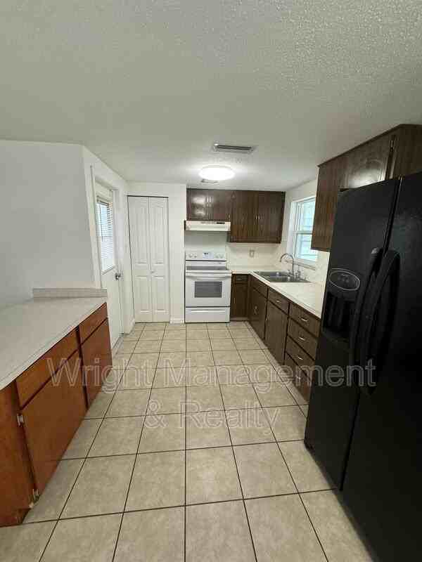 7639 Jasmine Blvd - Photo 6 of 24