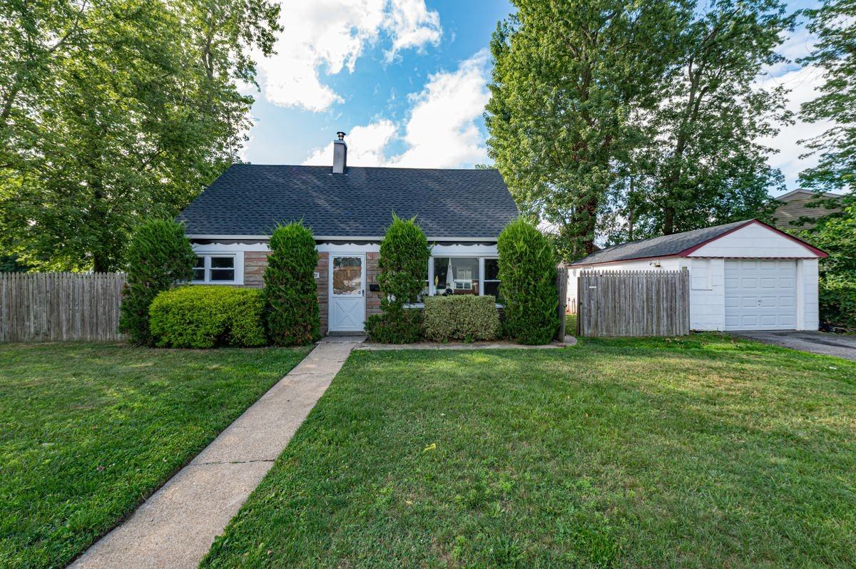 2528 Marshall Ave - Photo 2 of 11