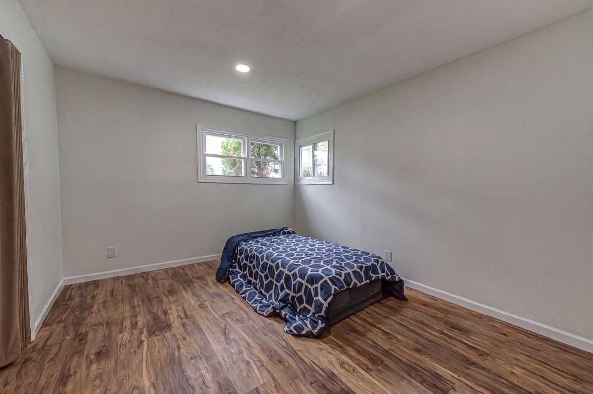 2528 Marshall Ave - Photo 5 of 11