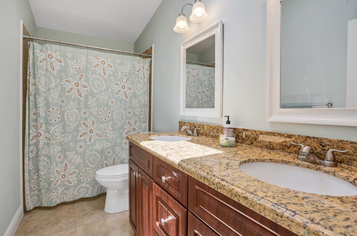 1110 Sw 15th St - Photo 2 of 5