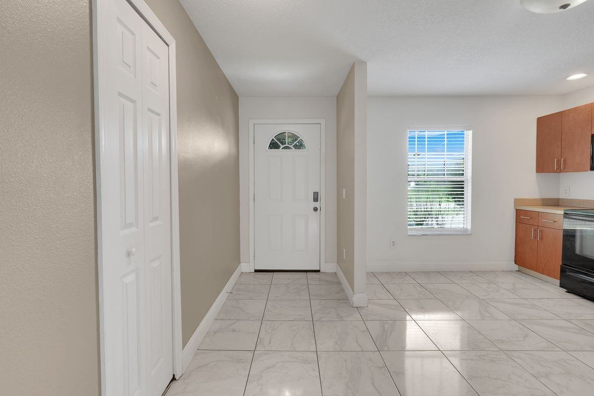 810 Valnera Ct - Photo 3 of 20