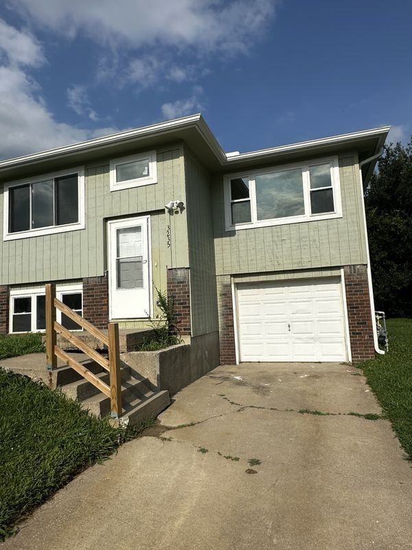 3235 N 84th Ter - Photo 2 of 33