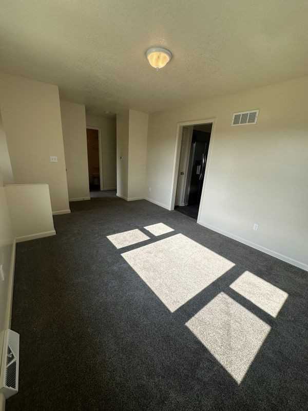 3235 N 84th Ter - Photo 6 of 33