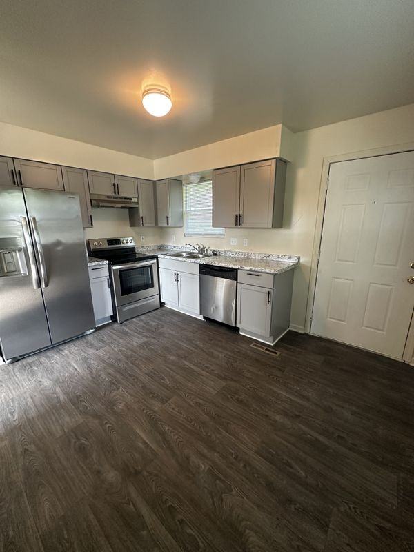 3235 N 84th Ter - Photo 7 of 33