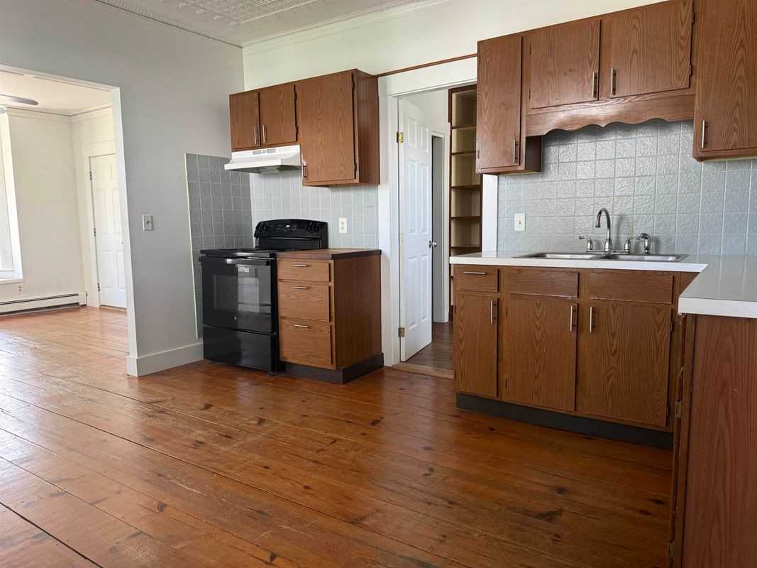 26 Leonard St ##A - Photo 3 of 13