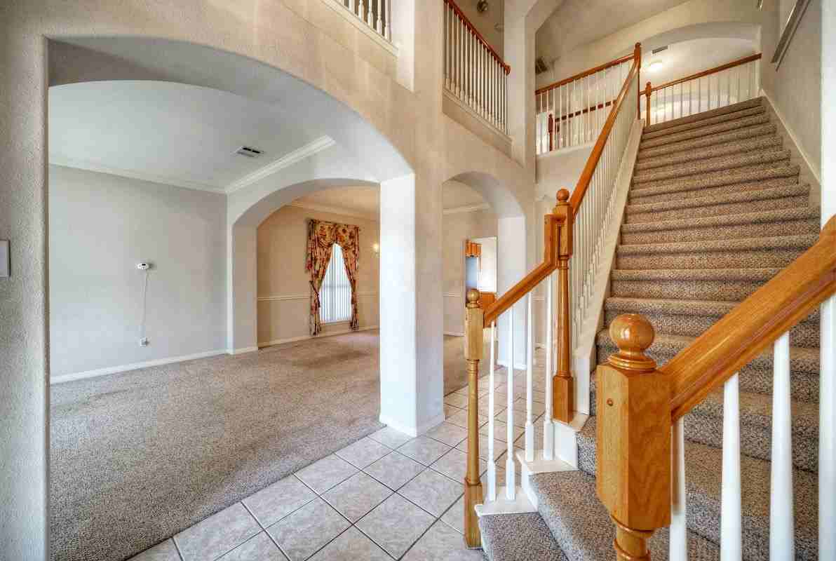 601 Indian Run Dr - Photo 4 of 27
