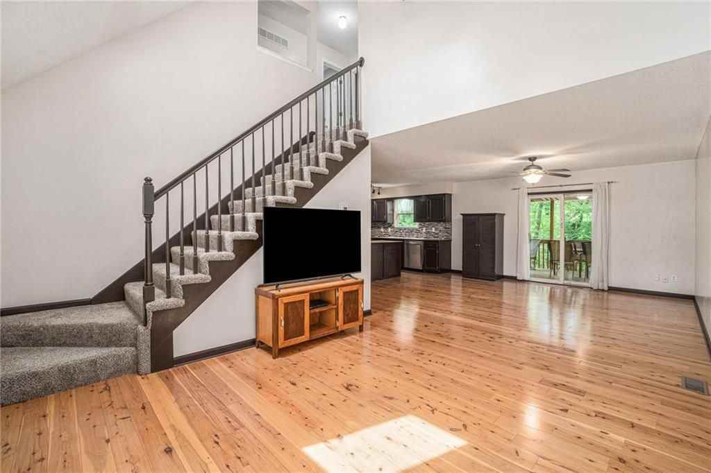 1853 Chickadee Dr - Photo 4 of 17