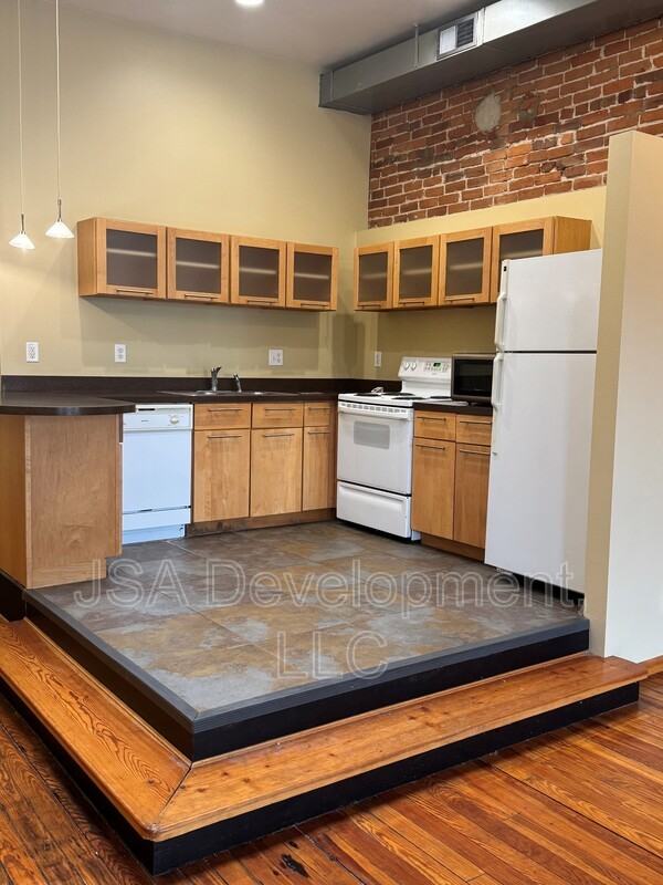 220 E 4th St #204 - Photo 3 of 9