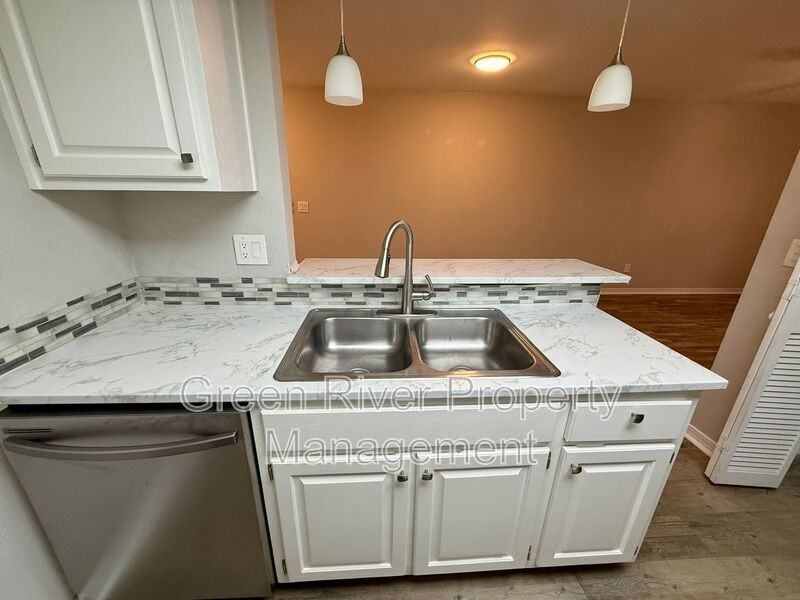 7665 Jana Ln S - Photo 3 of 25