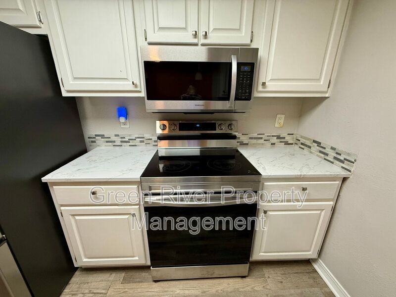 7665 Jana Ln S - Photo 4 of 25