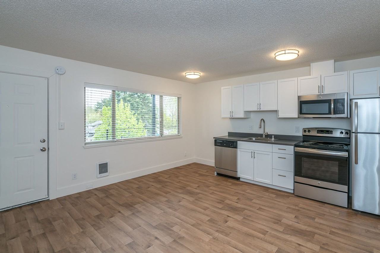 Uptown 7 Apartments - Photo 6 of 29