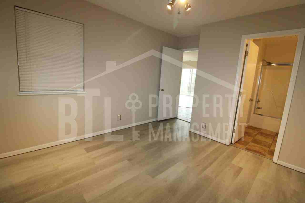 240 Fox Ridge Rd - Photo 3 of 34