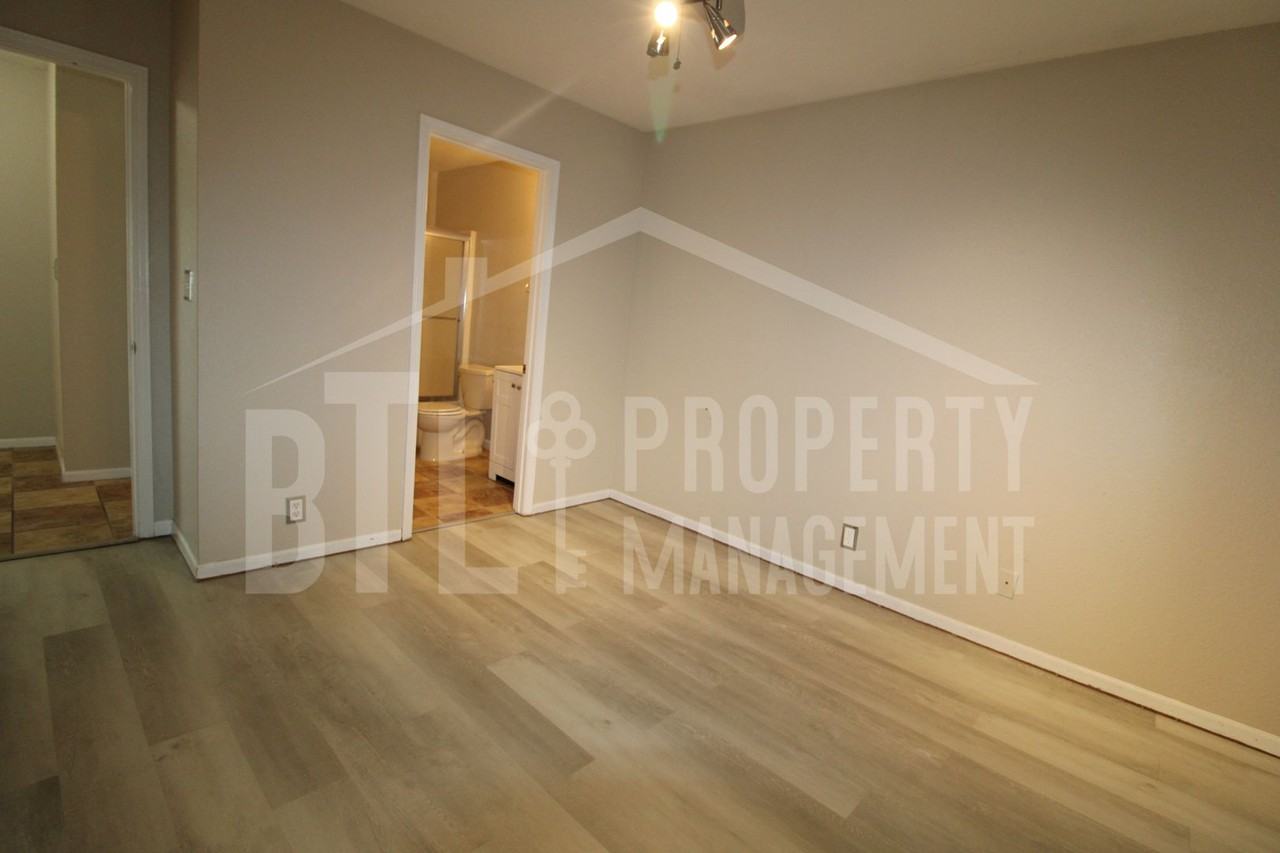 240 Fox Ridge Rd - Photo 4 of 34
