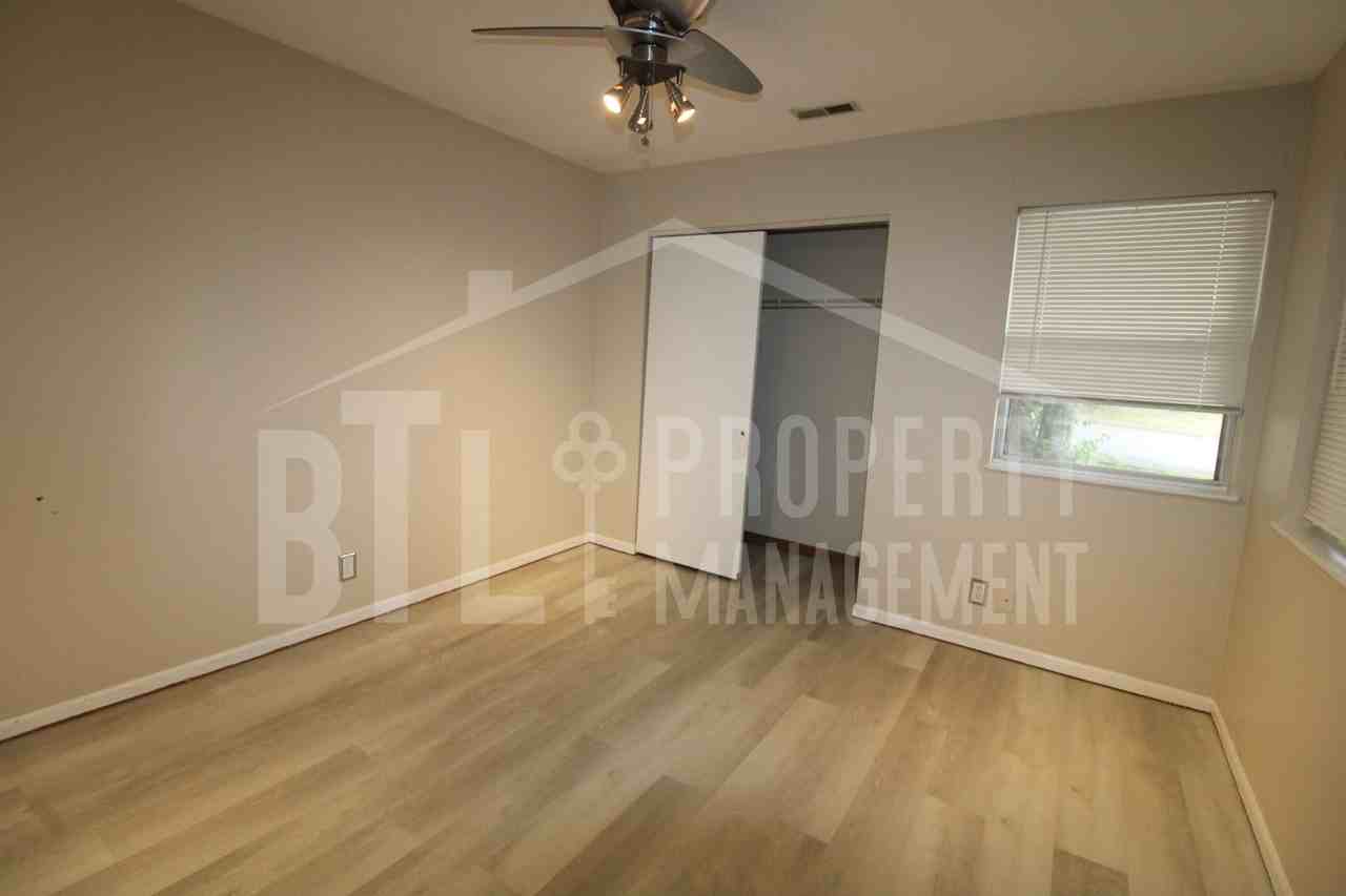 240 Fox Ridge Rd - Photo 5 of 34