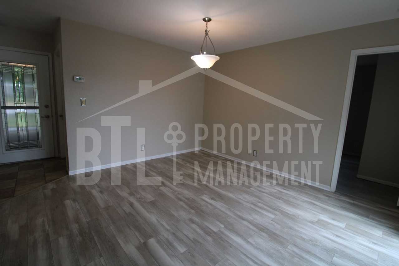 240 Fox Ridge Rd - Photo 7 of 34