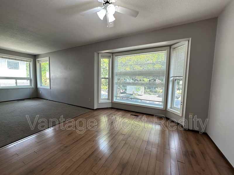 723A Stockwell Ave - Photo 2 of 24