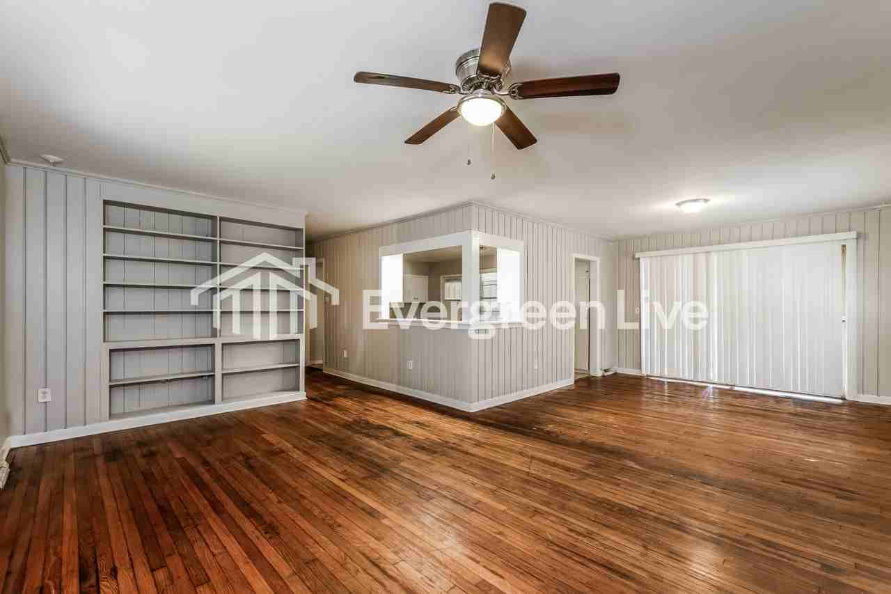 927 Lotus Ave - Photo 3 of 15