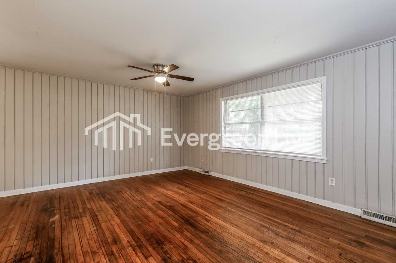 927 Lotus Ave - Photo 4 of 15