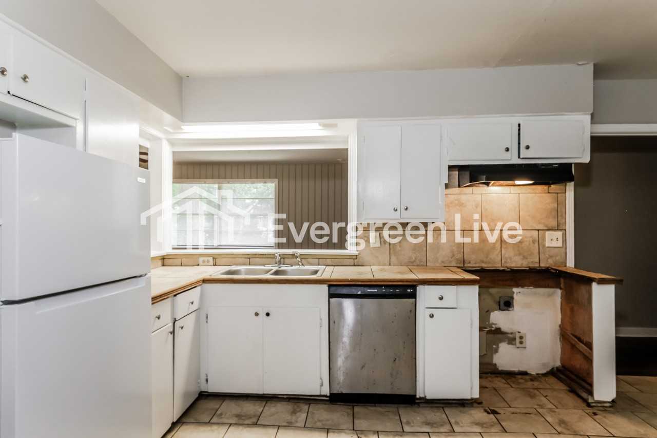 927 Lotus Ave - Photo 5 of 15
