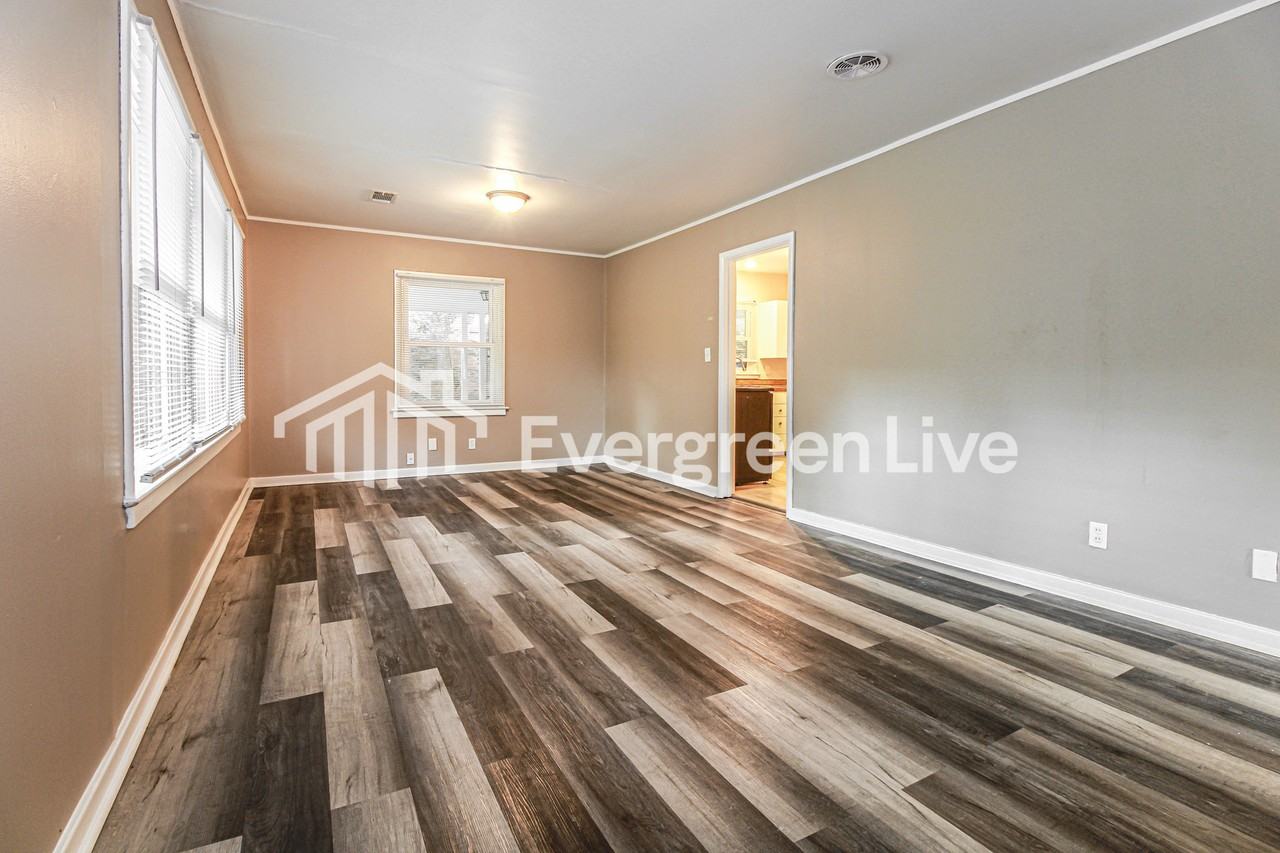 513 Forest Hills Dr - Photo 2 of 15