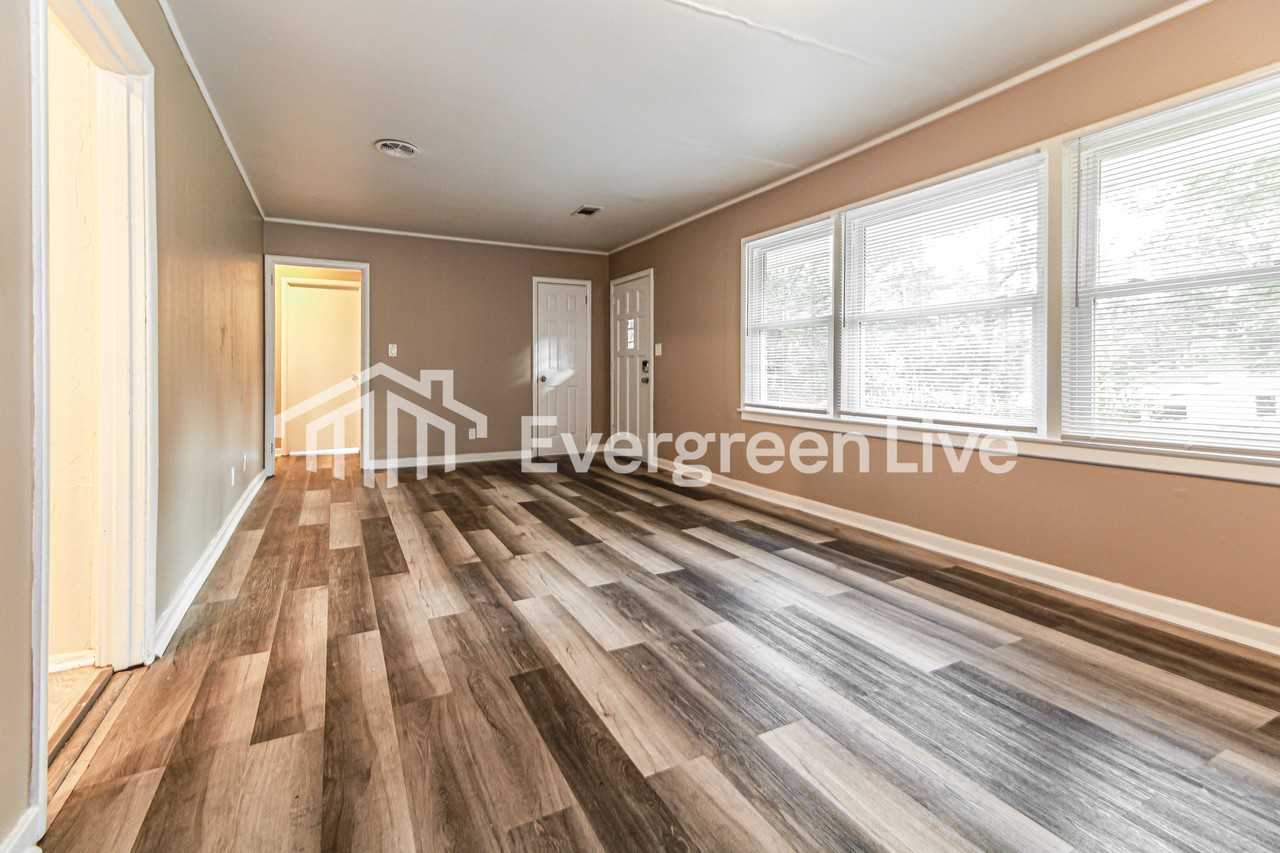 513 Forest Hills Dr - Photo 3 of 15