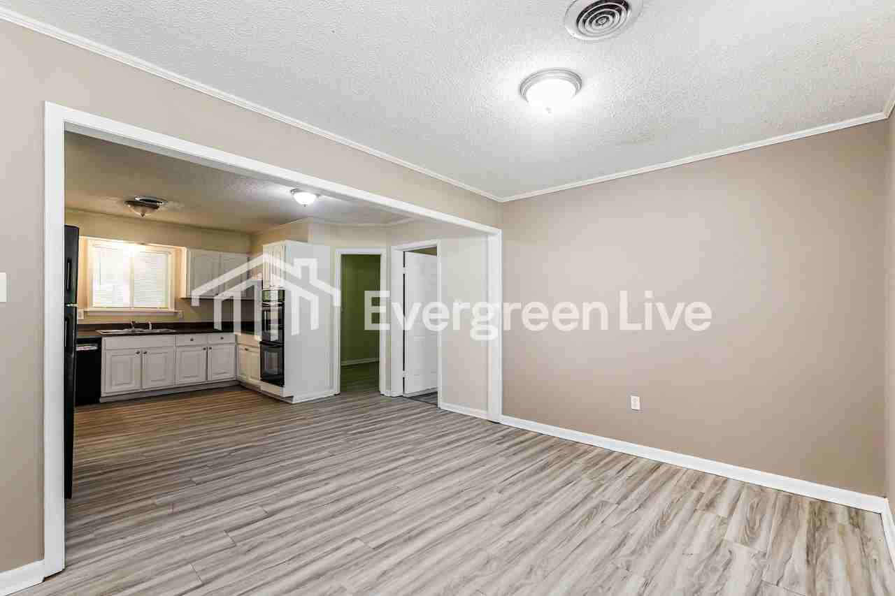 1010 Normandy Dr - Photo 3 of 15